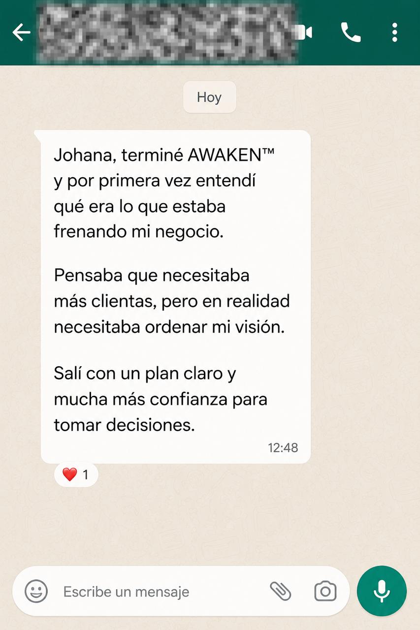 Captura de un testimonio real de una Beauty Pro sobre AWAKEN™ (2 de 3)